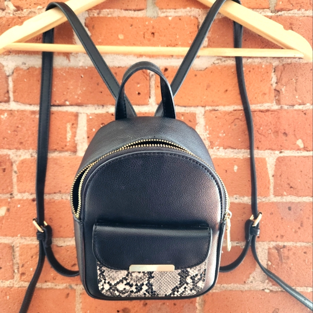 💜 Faux Leather Mini Backpack Snakeskin Accent & Gold Hardware EUC